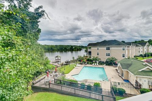 Fayetteville Autumn Escape: Lake Views + Home Gym