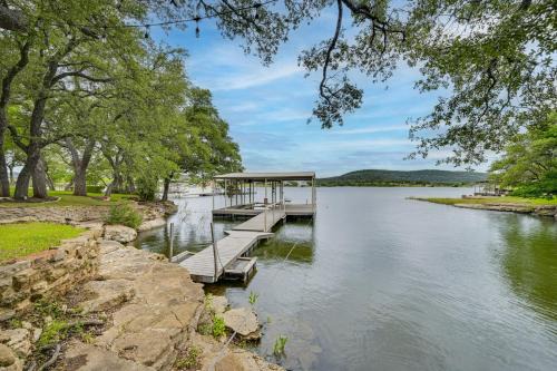 Fishing Dock & Mtn Views! Buchanan Lake Family Gem
