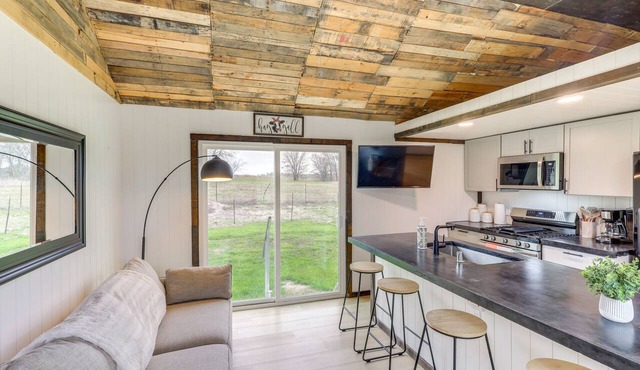 Fishing Pond Access: Pet-Friendly Lorena Studio