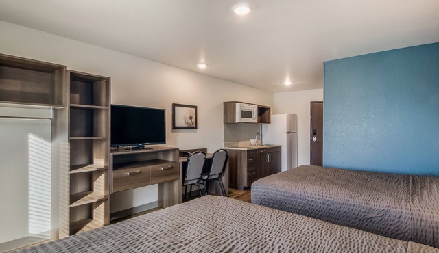 For The Whole Family! 4 Units, Pets Are Welcome, Free Parking!