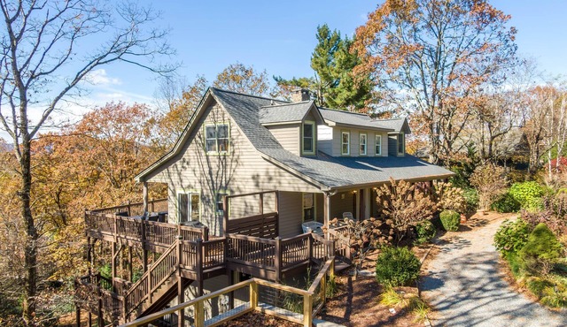 Fox Hollow - Blowing Rock home with stunning views, game room!