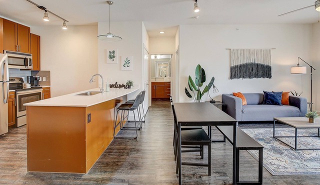 Frontdesk | 2 BR Apt near Austin's Amusement Park