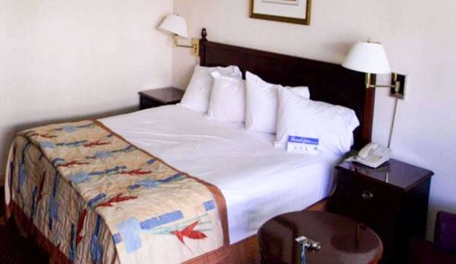 Full Bed Non-Smoking