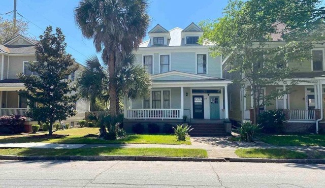 Furnished Executive Rental in Victorian District!