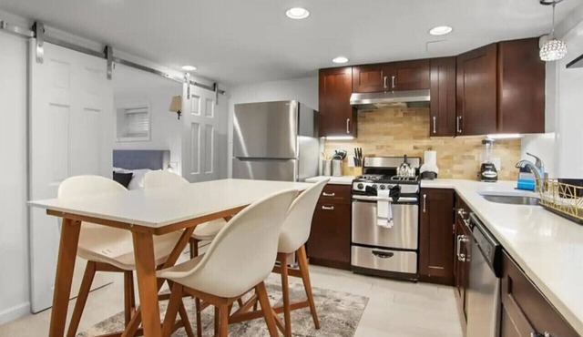 Garden Style Apt in Hyattsville