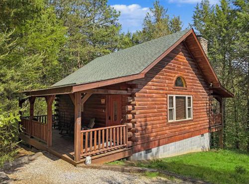 Getaway Cabin | Hot tub + Fire Pit + Trail Access
