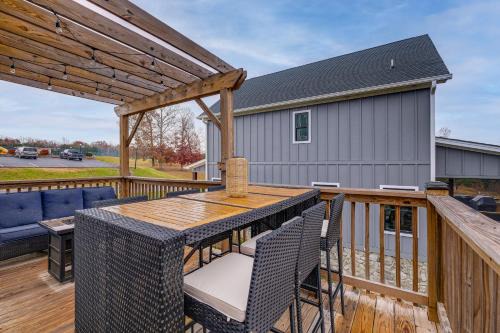 Getaway w/Resort Perks at Smith Mountain Lake!
