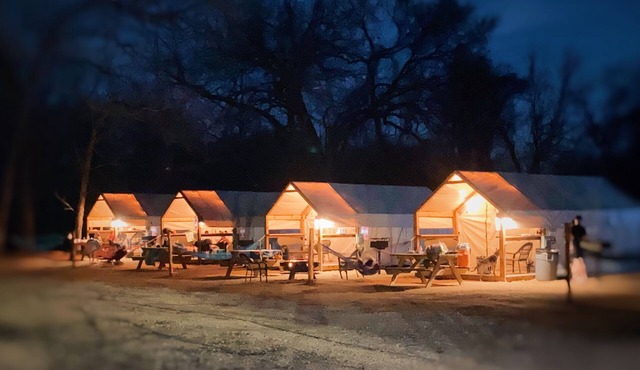 Glamping Cabin with AC & Heat at Son's Rio Cibolo, a100 acre Nature Retreat. RCC