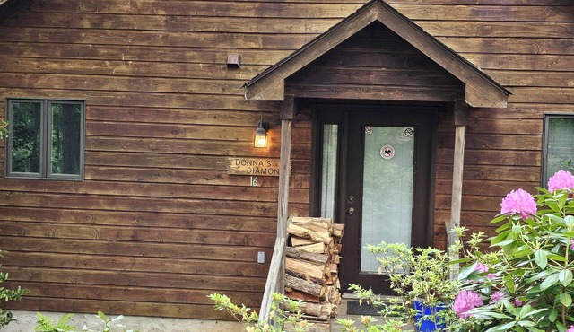 Golf Fans Welcome! Private Cabin Near Asheville's PGA Event