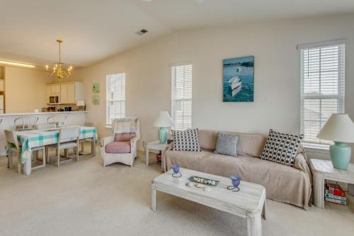 Golf Resort Stay in Sunset Beach: Pool, Balcony