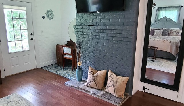 Gorgeous farmhouse hot tub fire pit outside bar barn gameroom mountain viewsnnn