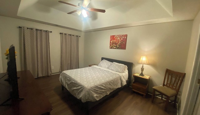 Gorgeous spacious manor house close to UNCC and uptown Charlotte