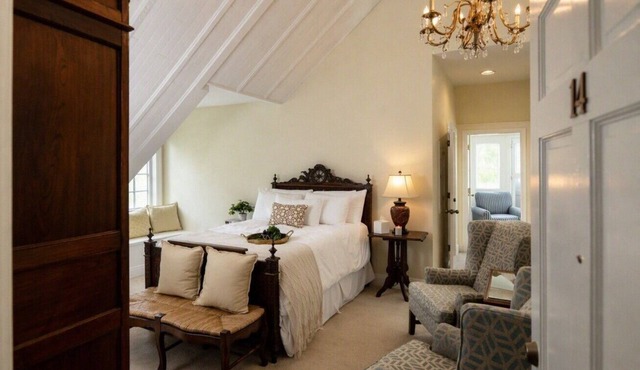 Granville Queen Inn Downtown Edenton Queen Bed Top Floor
