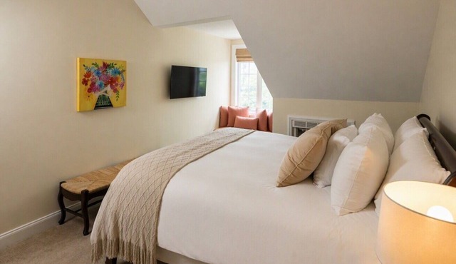 Granville Queen Inn Downtown Edenton Queen Bed Top Floor
