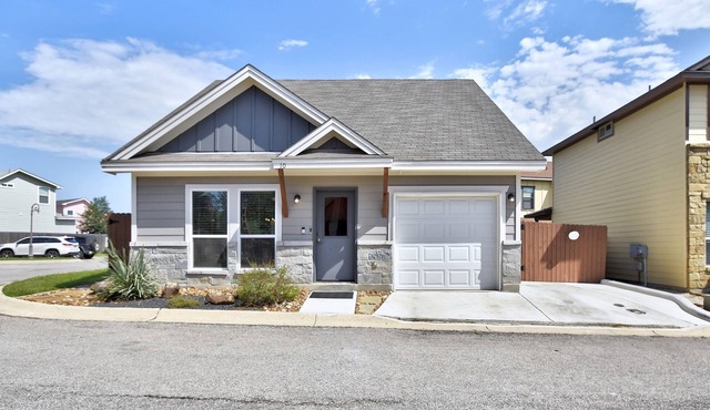 Great Location - .6 Miles from Main St