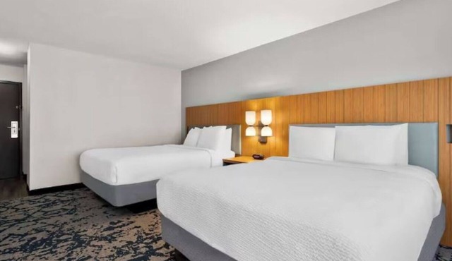 Great Stay with Indoor Pool Close to Museums, and Perkins Rowe Shopping