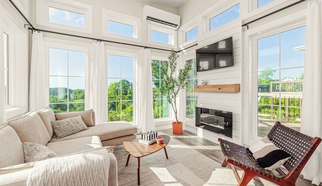 Great Views near Downtown! | Couples Getaway
