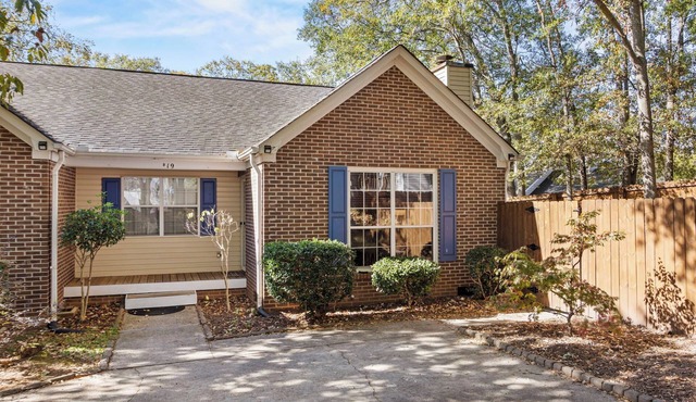 Greenville 2BR Townhome w/Fenced Yard & Fireplace