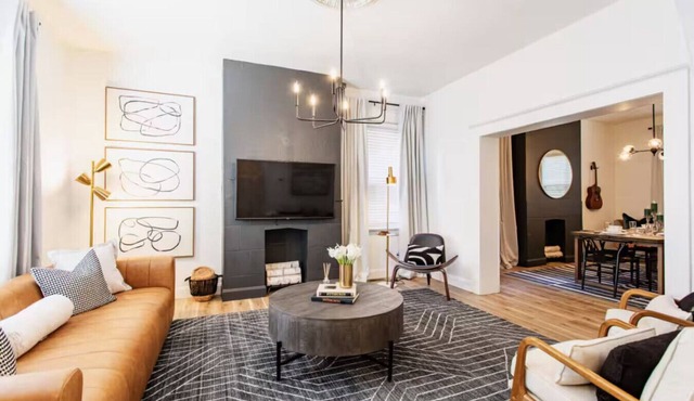 Group Friendly 4BR, 3 King Beds w/Parking!