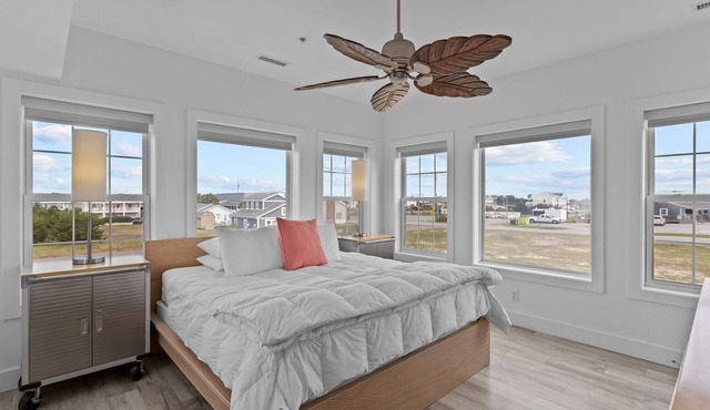 Guest House Topsail - King Suite in hotel on Topsail Beach, North Carolina