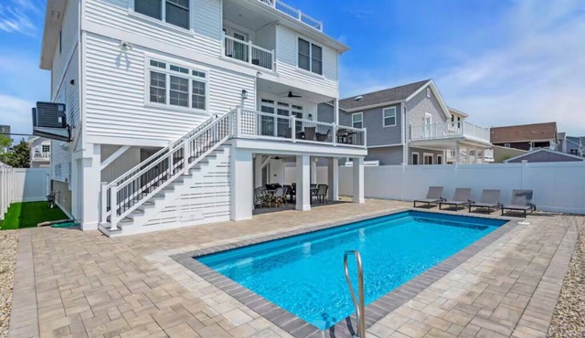 Half Block 2 Beach | 5BR w/Pool | Linens & Towels