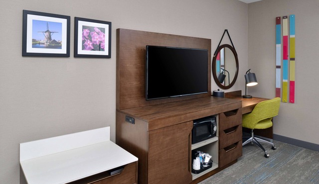 Hampton Inn & Suites Adrian