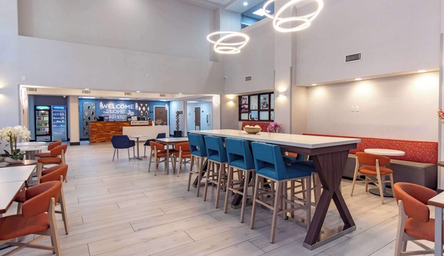 Hampton Inn & Suites Denton