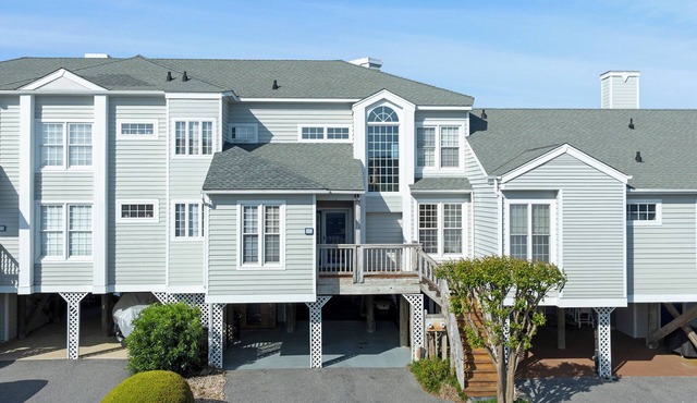 Happy Endings OBX: Canalfront | Shared Pool Access