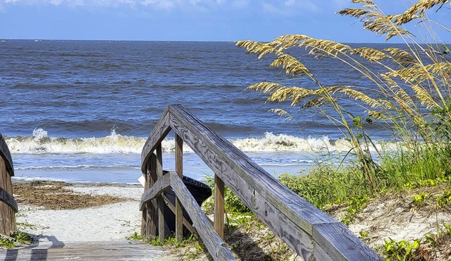 Harbor Island Condo w/Pool Access: Walk to Beach!