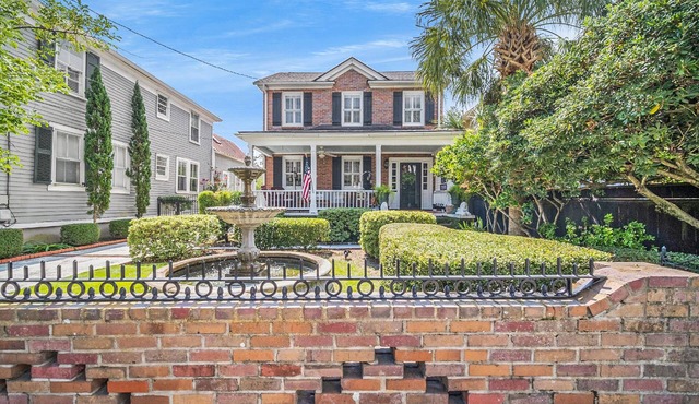 Harleston Village Family Friendly Downtown Home