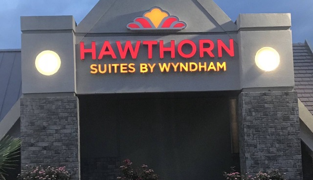 Hawthorn Suites by Wyndham Columbia