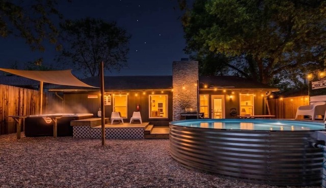Heated Pool/Spa/Billiard Table/Shuffleboard/BBQ