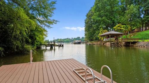 Hideaway Cove by AvantStay