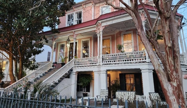 High End One Bedroom Apartment located in the Heart of Charleston