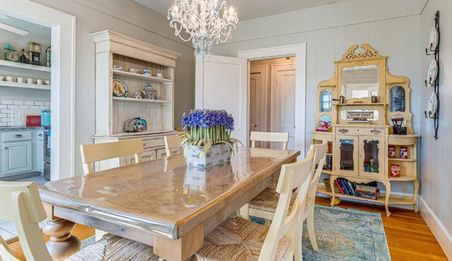 Hill Country Retreat w/Lake View, Deck & Balcony