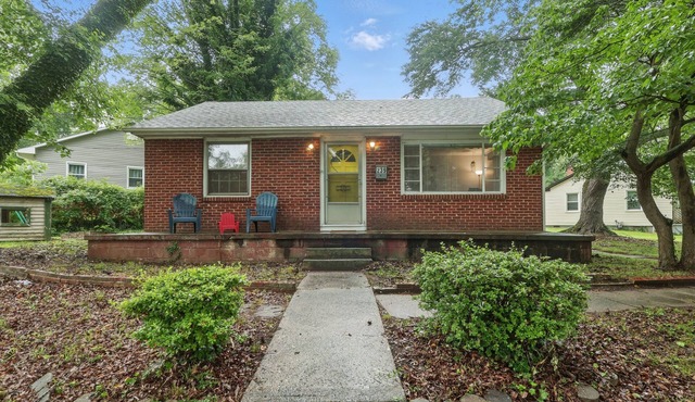 Hilltop Haven - 2 bed, 1 bath, separate office