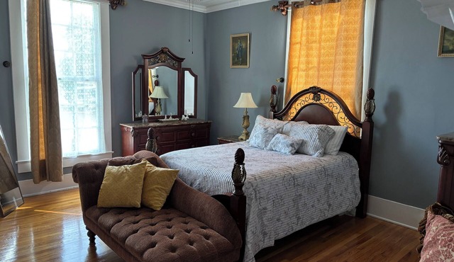 Historic B&B with delicious meals in charming Anderson