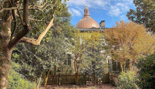 Historic Chapel Views, Steps to USNA Gate 1 w Private Patio & Off-Site Parking