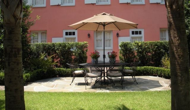 Historic Cookhouse One Bedroom Apartment in Garden District