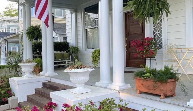 Historic Downtown Wilmington . Easy Living by the Water.Apt D