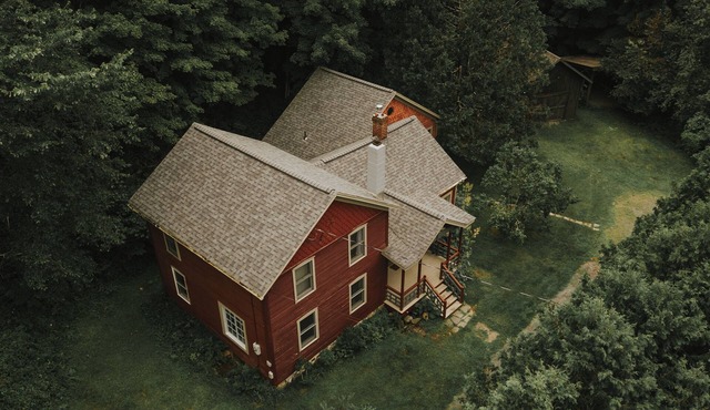 Historic farmhouse by the river in Keene, NY near Lake Placid & Whiteface Mt.