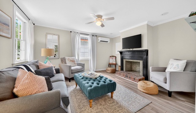 Historic Kings on Queen Cottage in Georgetown's Historic District, just 10 min to beach.