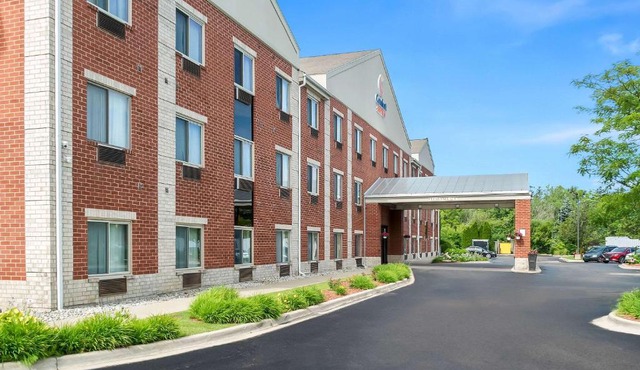 Holiday Inn Express & Suites Southfield - Detroit