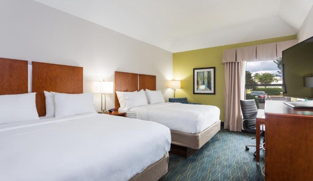 Holiday Inn Express & Suites Wilmington-University Center by IHG
