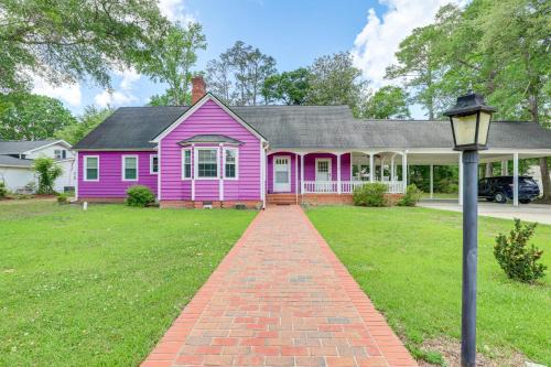 Home 1 Mi to Dtwn Conway: Great for Beach Days!
