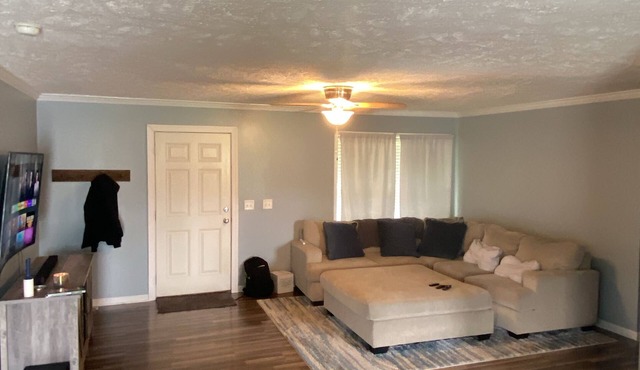 Home From Home Get Away- 3 Bed 2 Bath- 1 Acre of Land