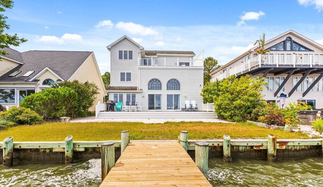 Hook, Wine, & Sinker | Bay Views + Boat Dock
