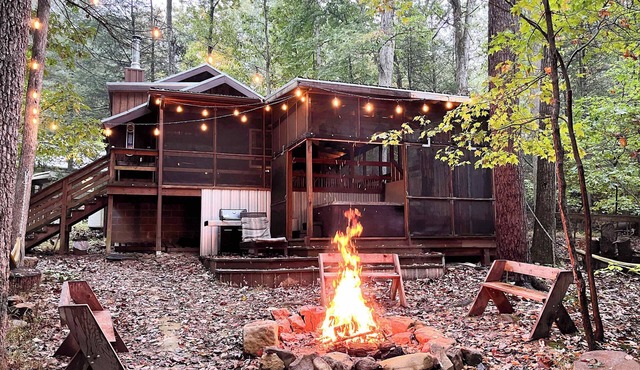 Hot Tub, Fire Pit, Grill, Outdoor Shower & River