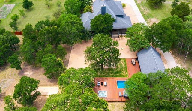 Hot Tub + Fire Pit + Game Room + Pool | Separate Guesthouse | Great 4 Gatherings