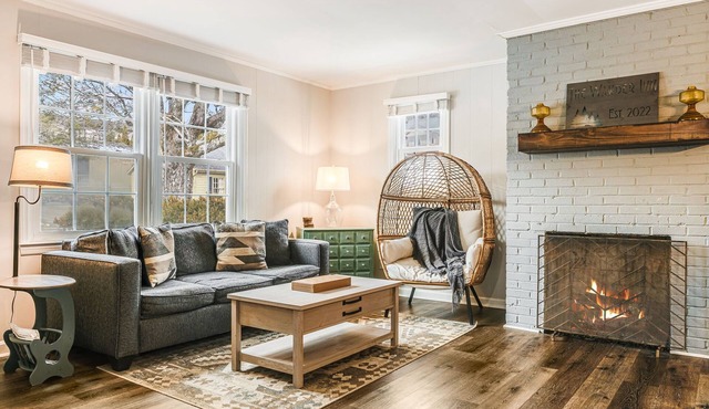 In the heart of downtown Blowing Rock! 4 bdrm
